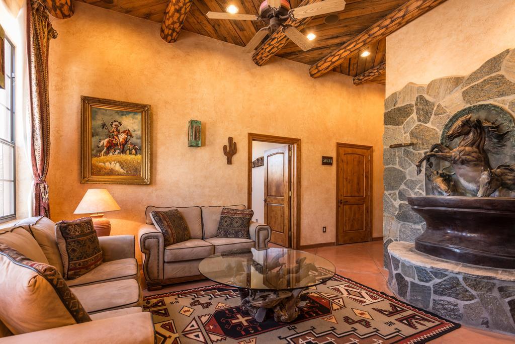 Bed & Breakfast White Stallion Ranch