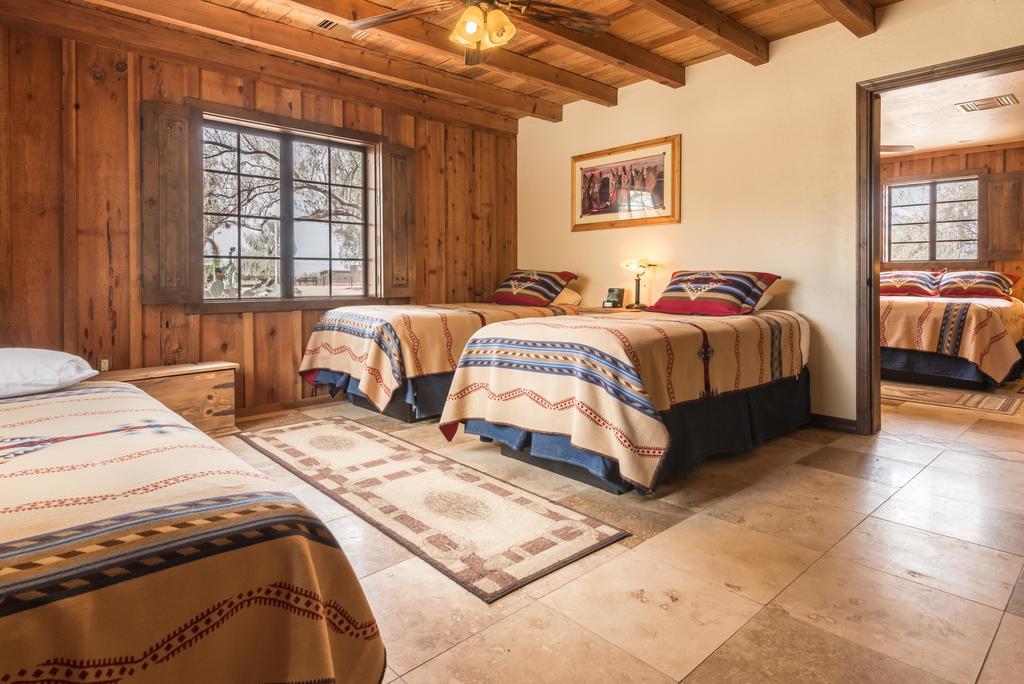 White Stallion Ranch 4*
