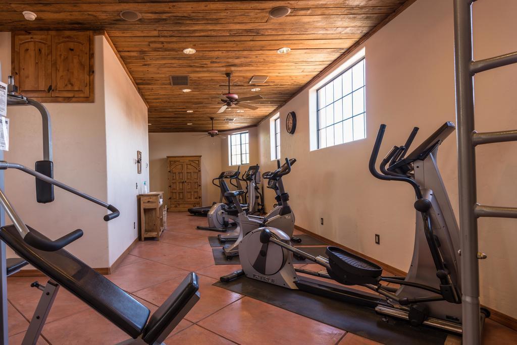 Bed & Breakfast White Stallion Ranch 4*
