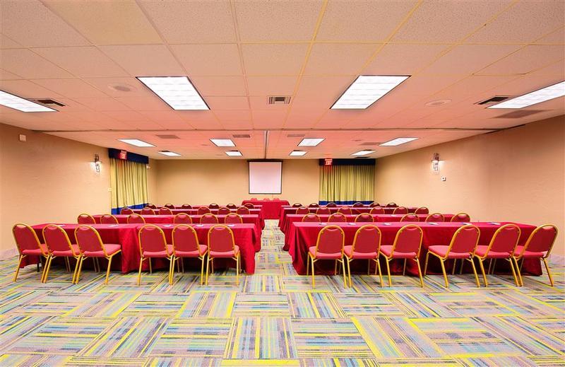 Western Innsuites Foothills & Hotel 3*