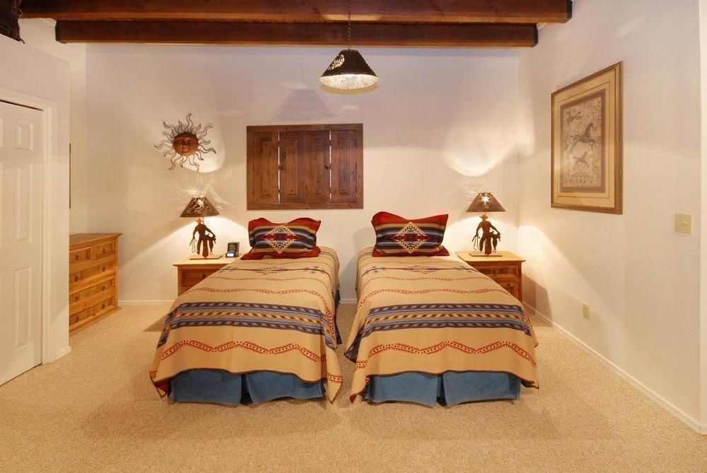 Bed & Breakfast White Stallion Ranch 4*
