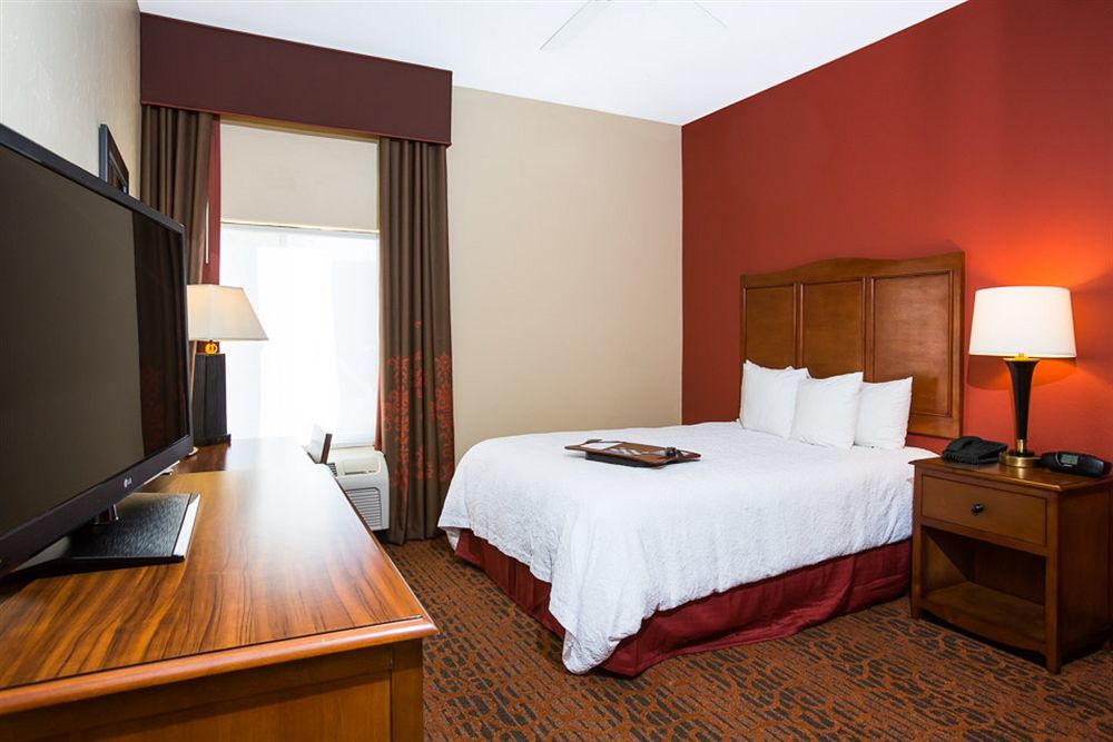 Hotel Hampton & Mall