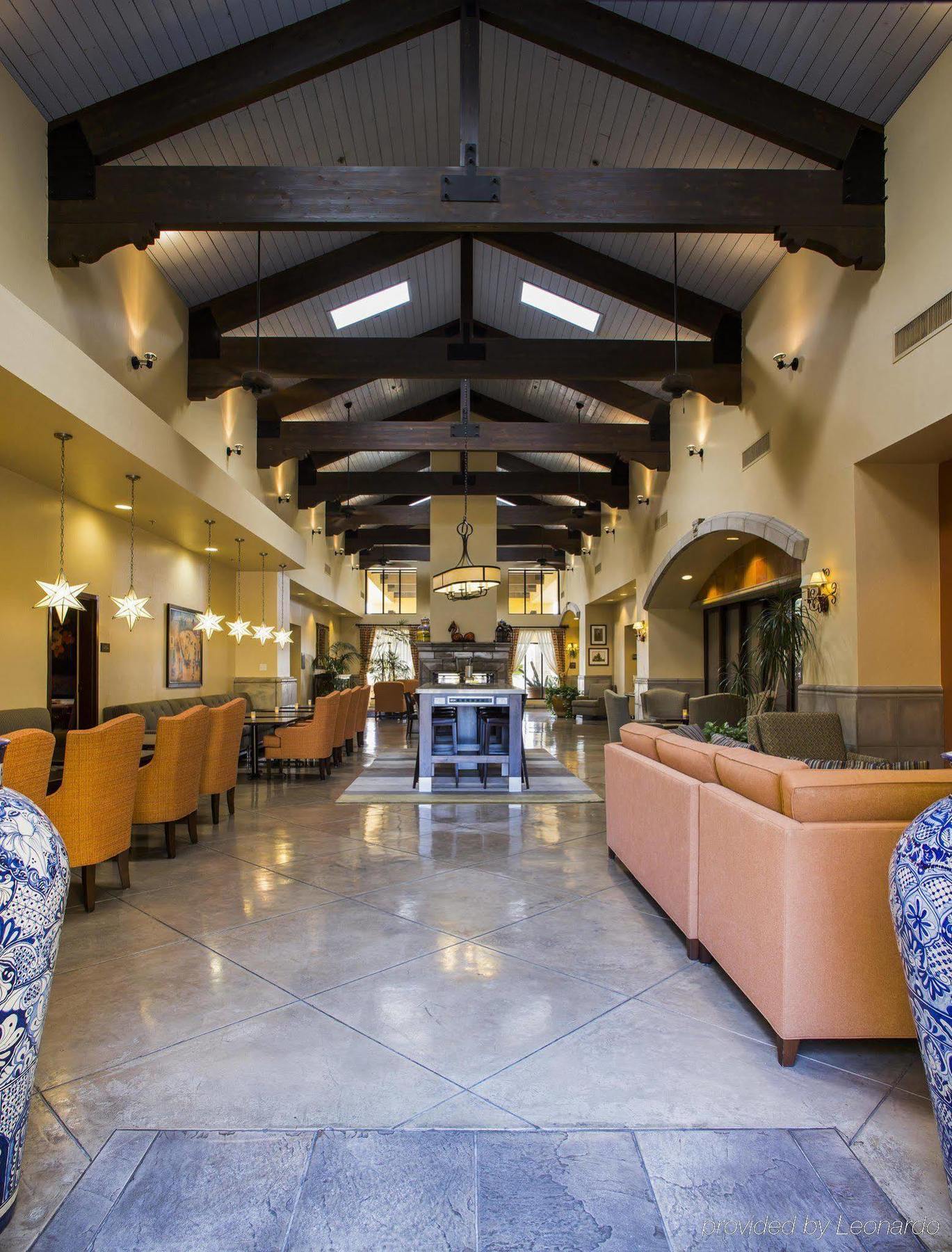 Hampton & Mall Hotel