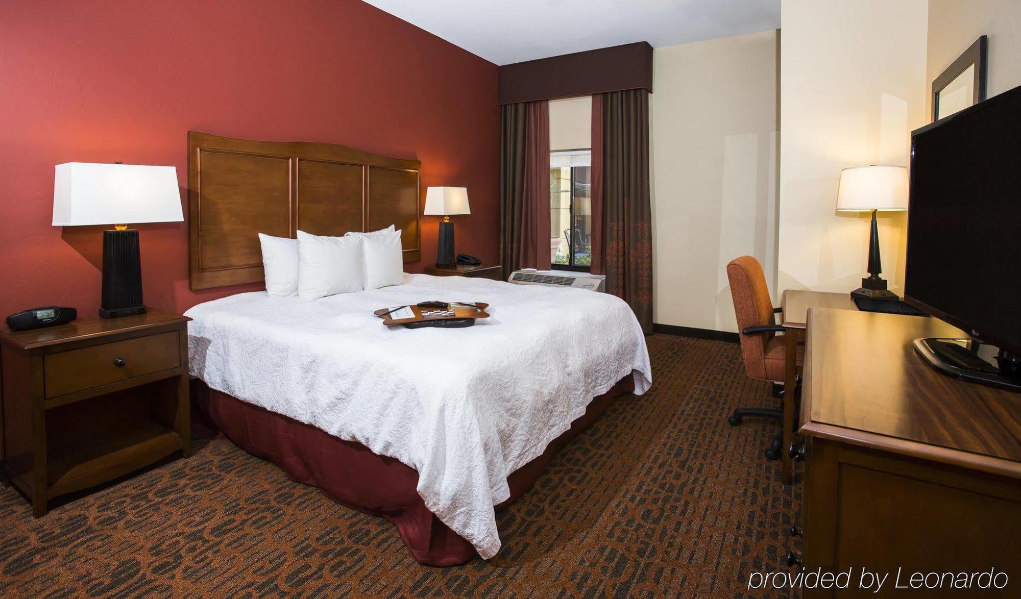 Hotel Hampton & Mall 3*
