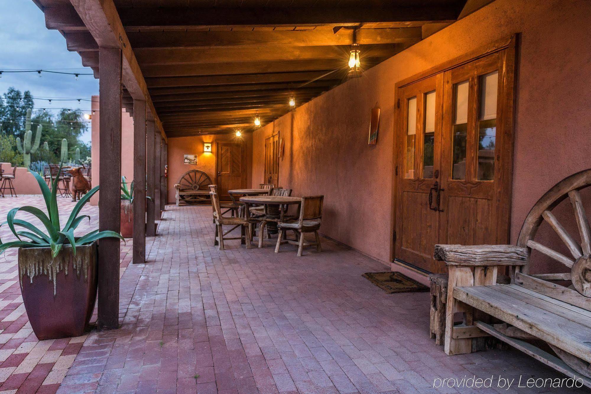 Bed & Breakfast White Stallion Ranch 4*