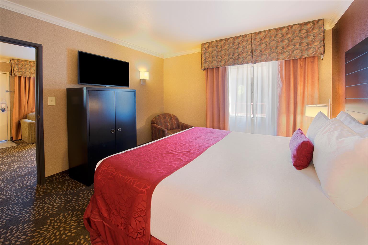 Hotel Western Innsuites Foothills & 3*