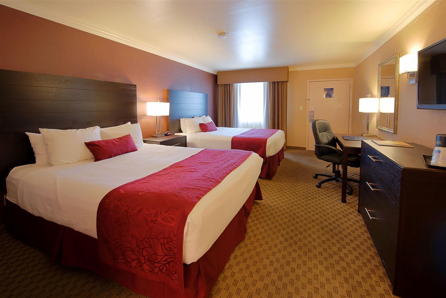 Western Innsuites Foothills &