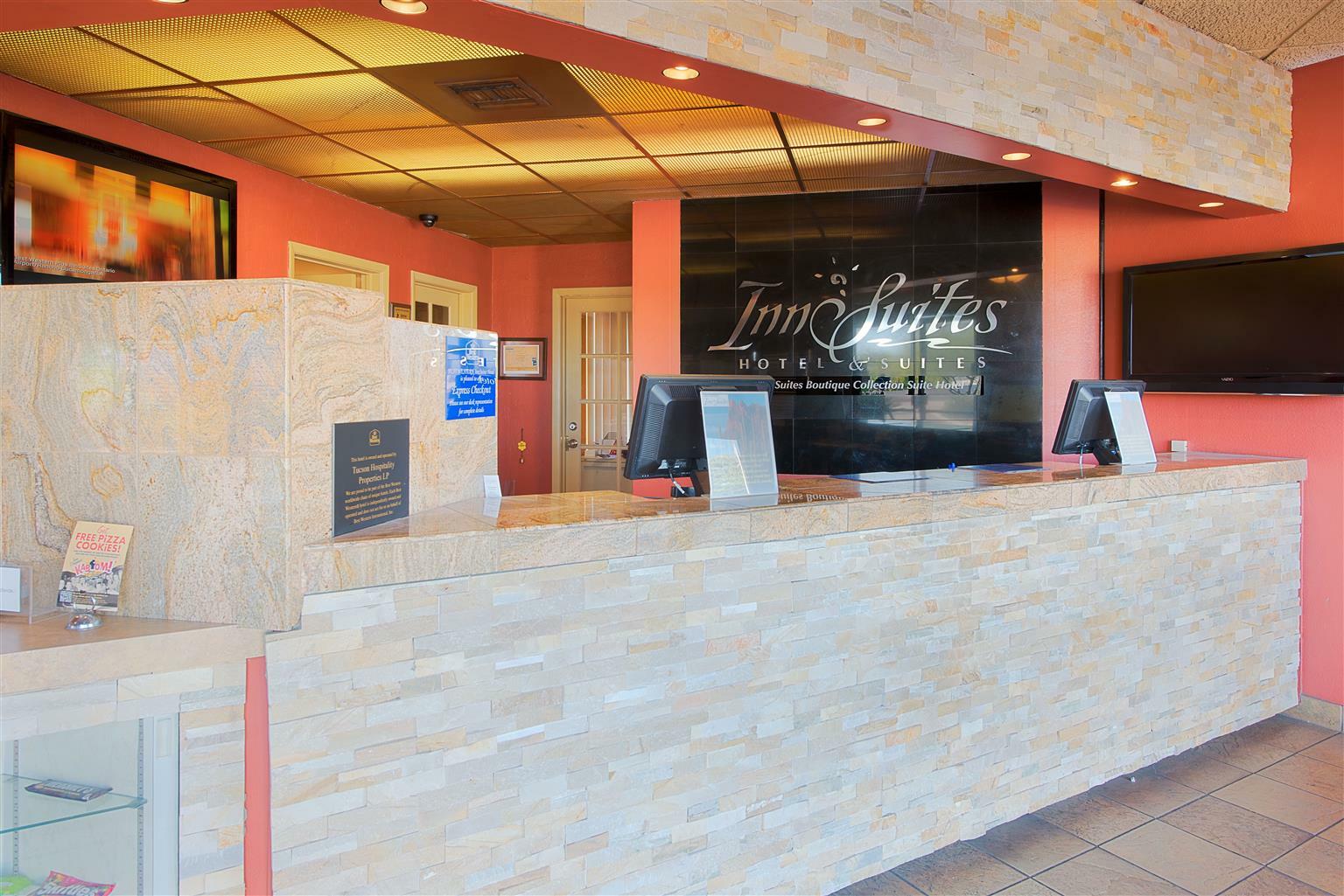 Hotel Western Innsuites Foothills &