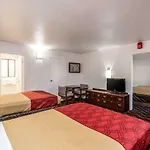Econo Lodge University