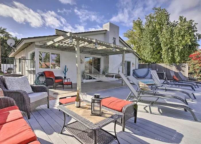 Lakefront Tempe House With Sun Deck, Hot Tub And Boats