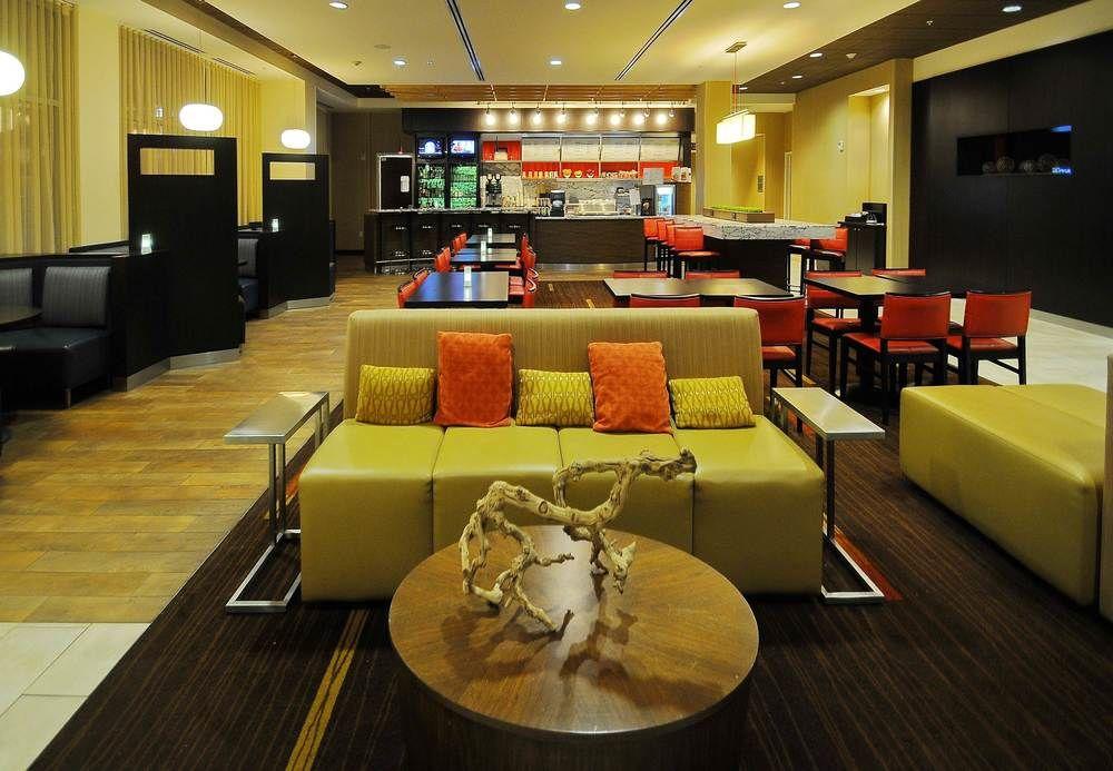 Courtyard Phoenix Chandler/fashion Center Hotel 3*