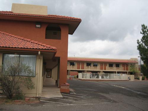 The Views Motel 2*