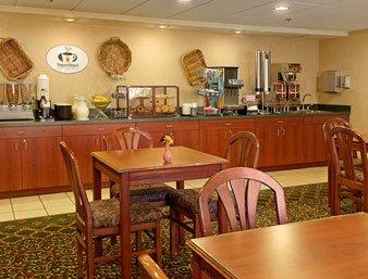 Hotel Super 8 By Wyndham Phoenix 2*