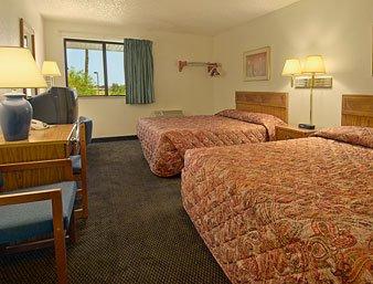 Super 8 By Wyndham Phoenix Hotel