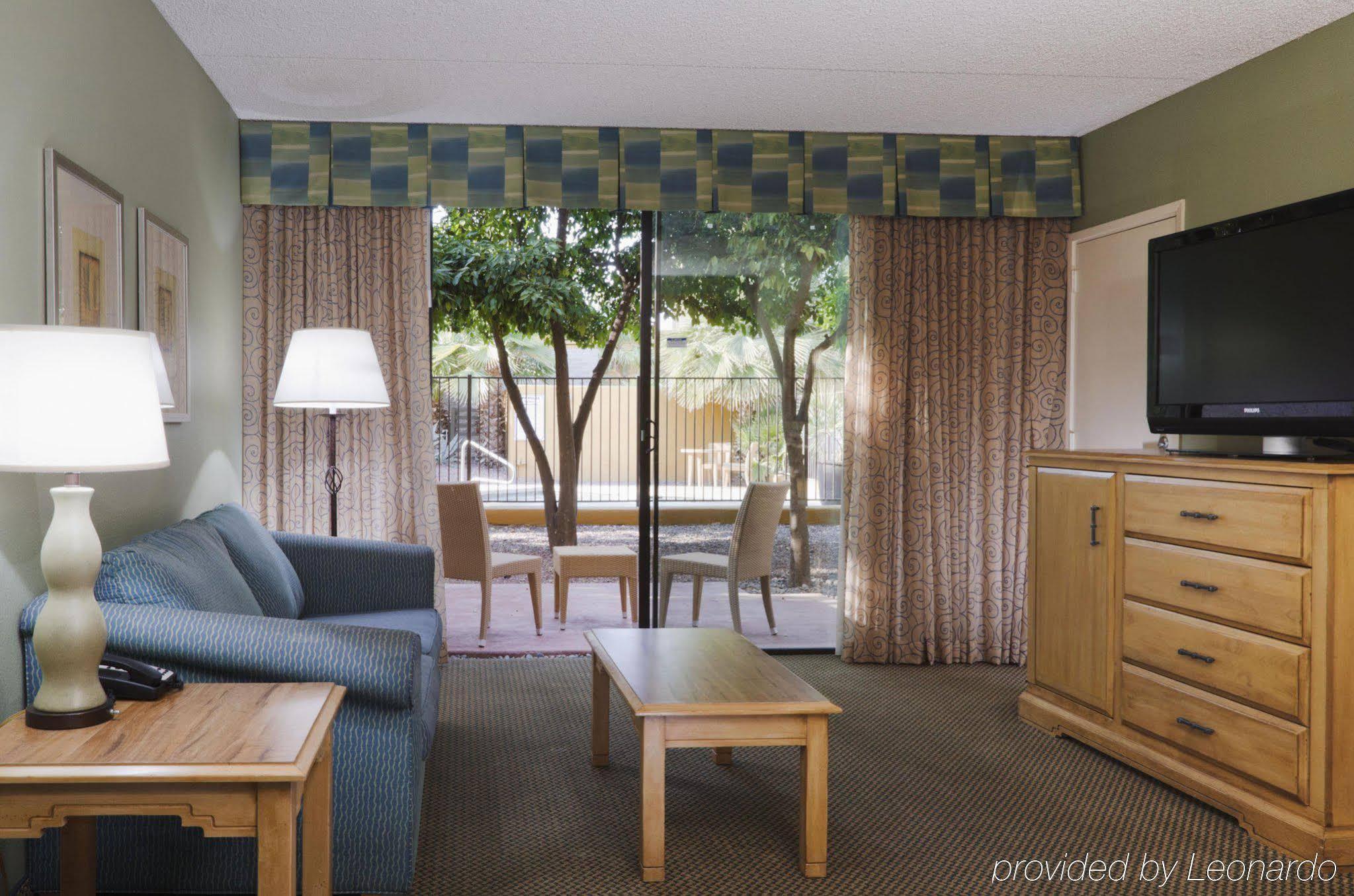Hotel Doubletree By Hilton Tucson-reid Park 3*