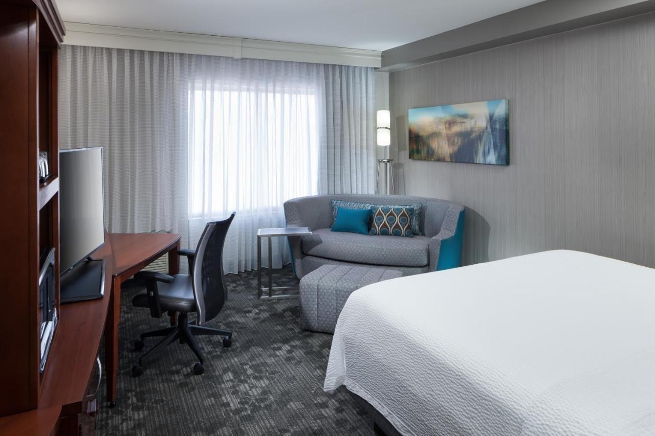 Courtyard Phoenix Chandler/fashion Center 3*