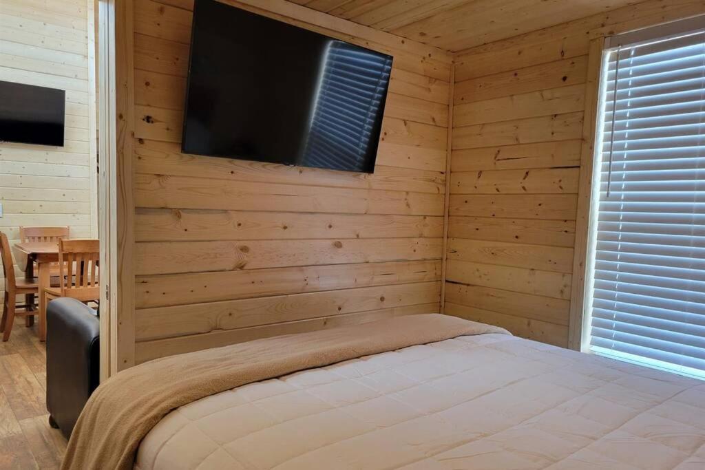 073 Tiny Nr Grand Canyon South Rim Sleeps 8