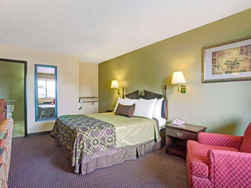 Travelodge By Wyndham Az Hotel