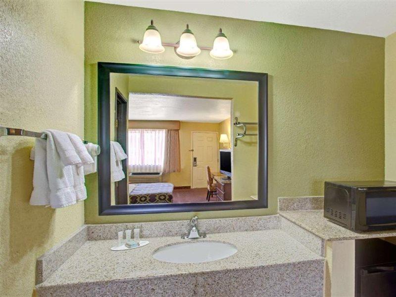 Travelodge By Wyndham Az Hotel 2*