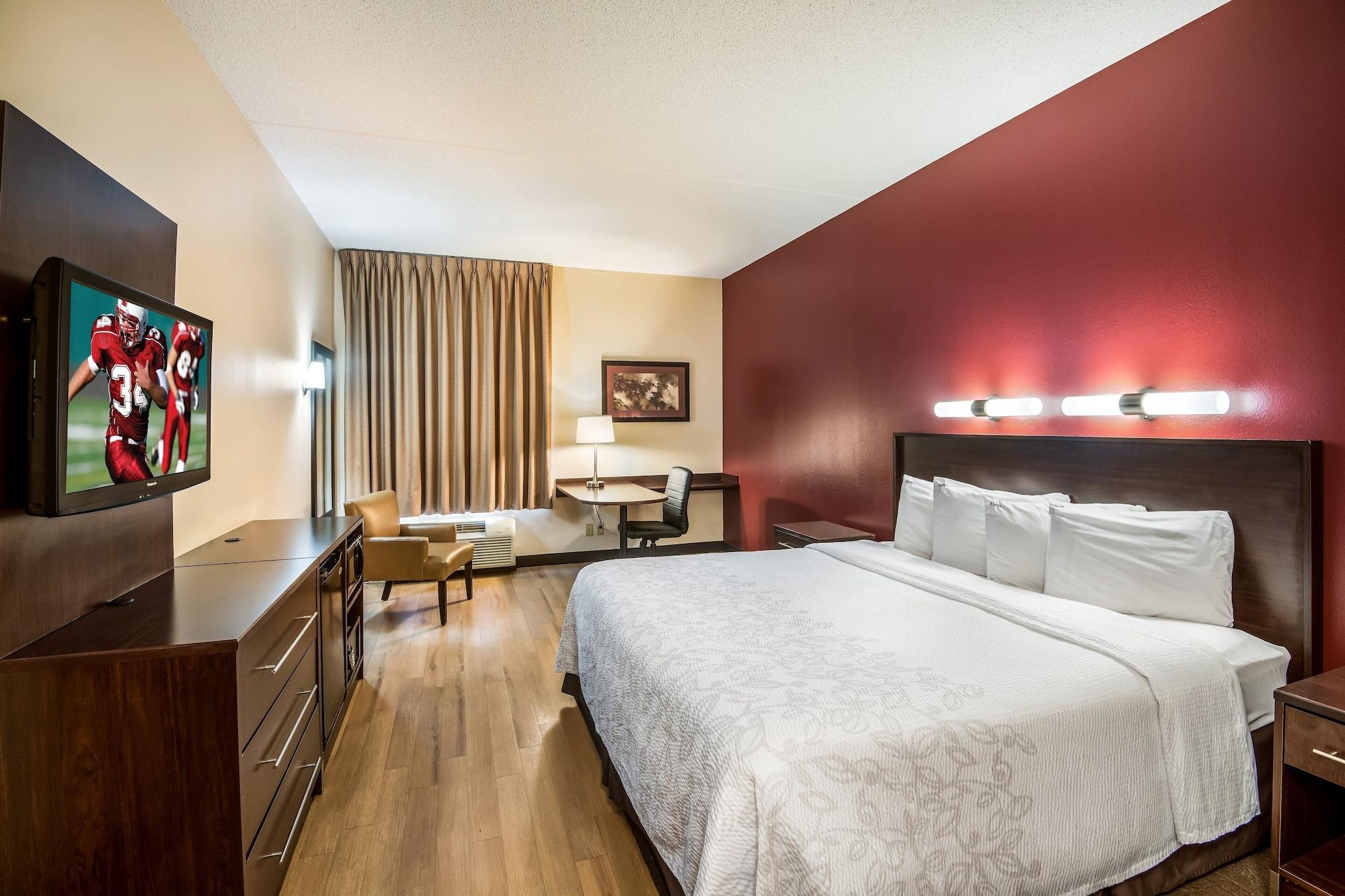 Hotel Red Roof + West 3*