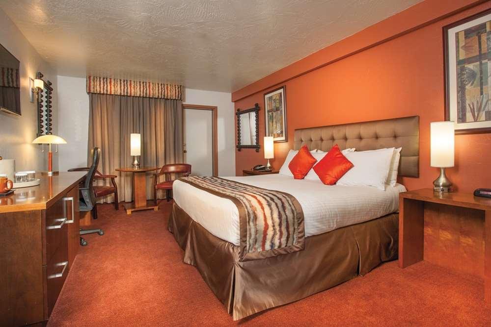 Grand Canyon Plaza 3*