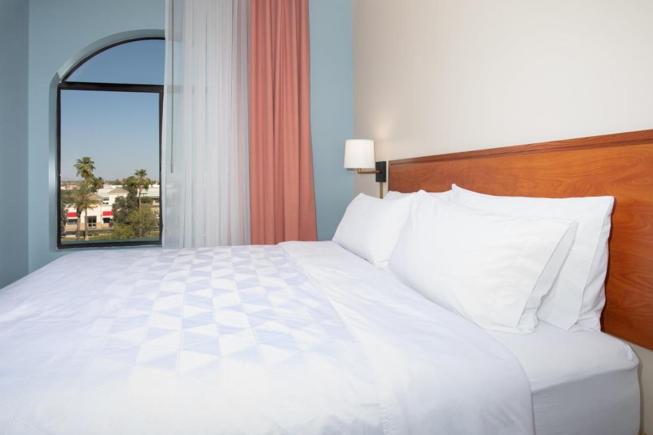 & - West Phoenix Area By Ihg 3*