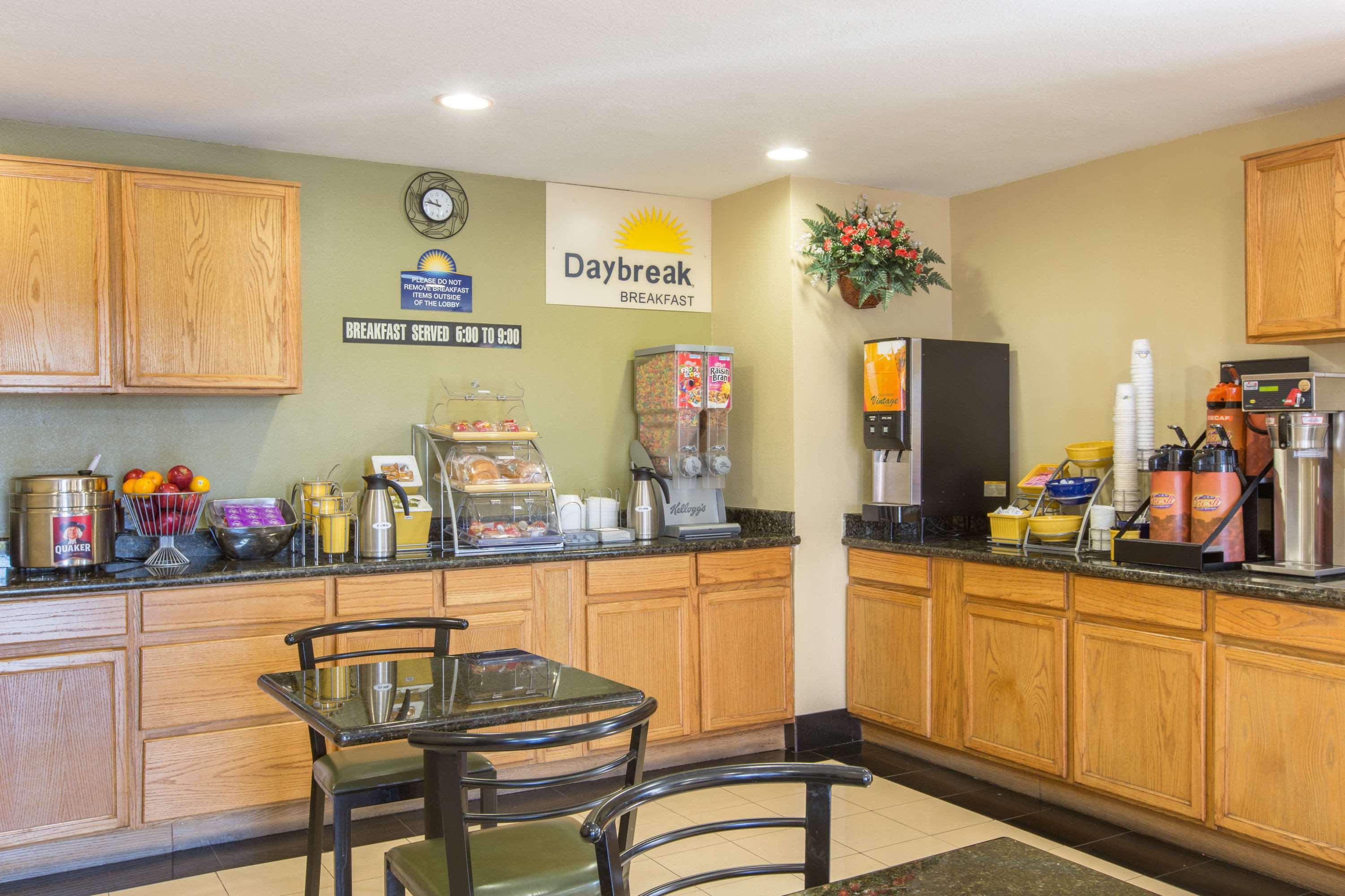Days By Wyndham Airport Hotel