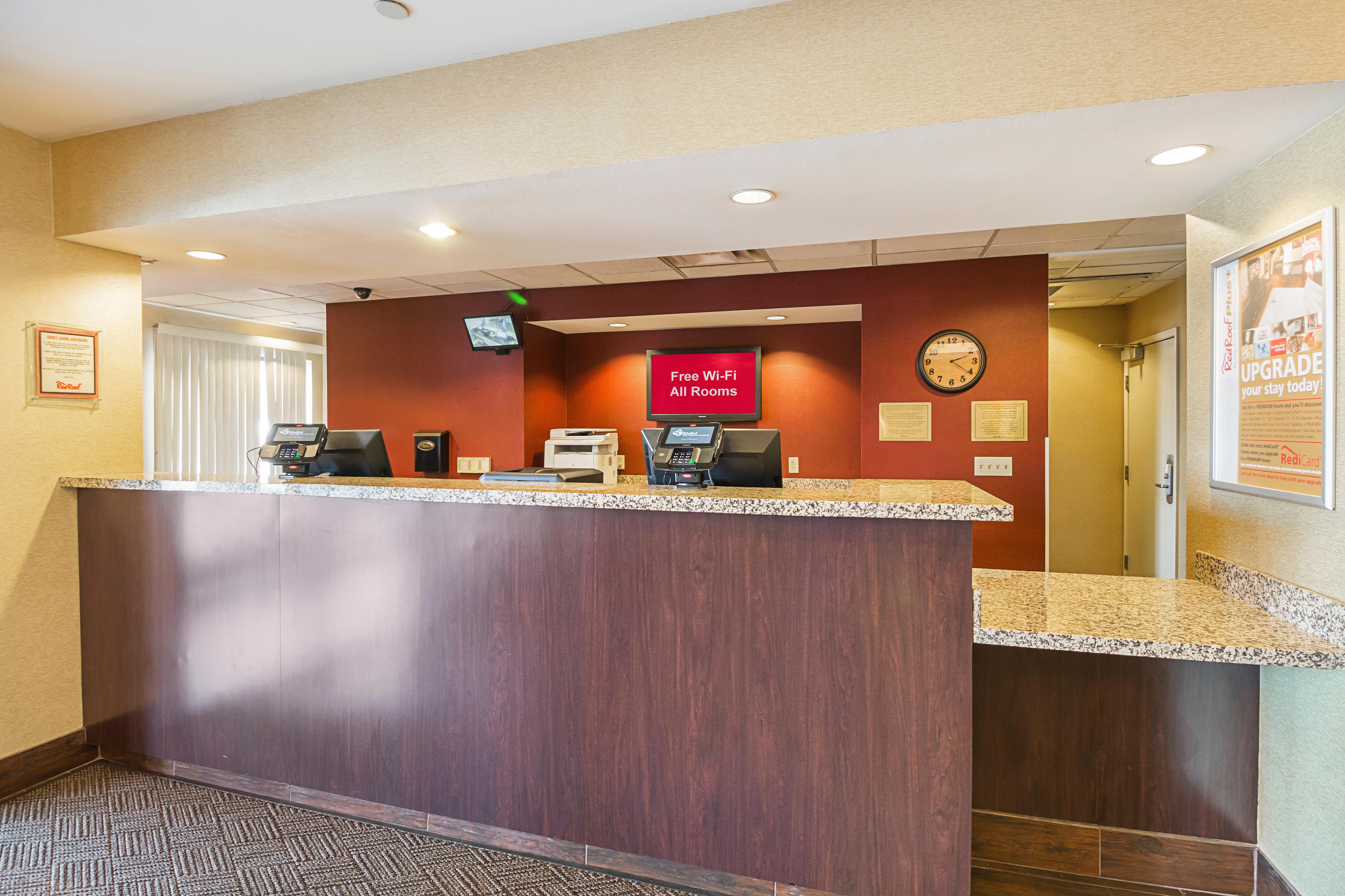 Hotel Red Roof + West 3*