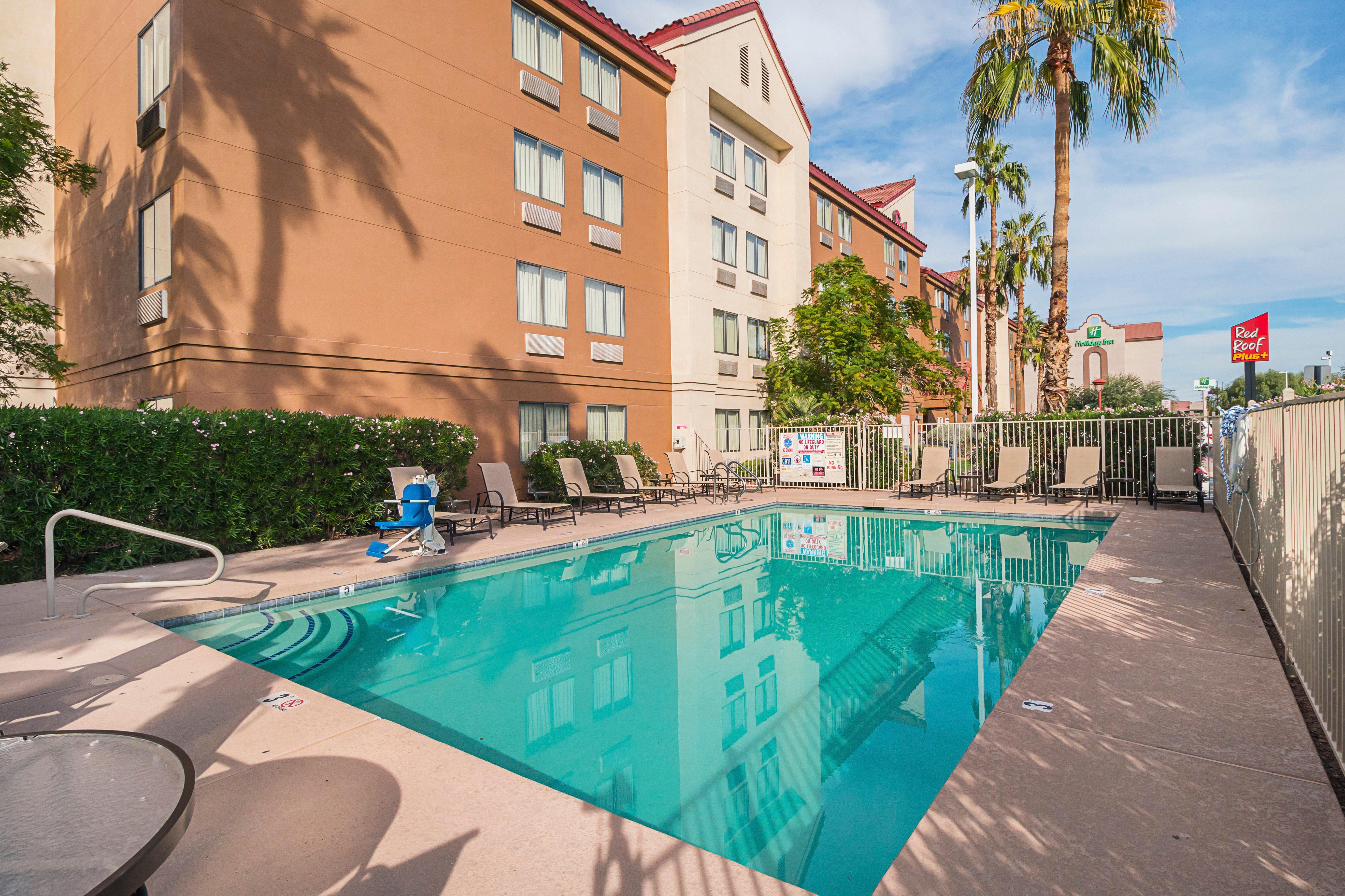 Red Roof + West 3* Phoenix