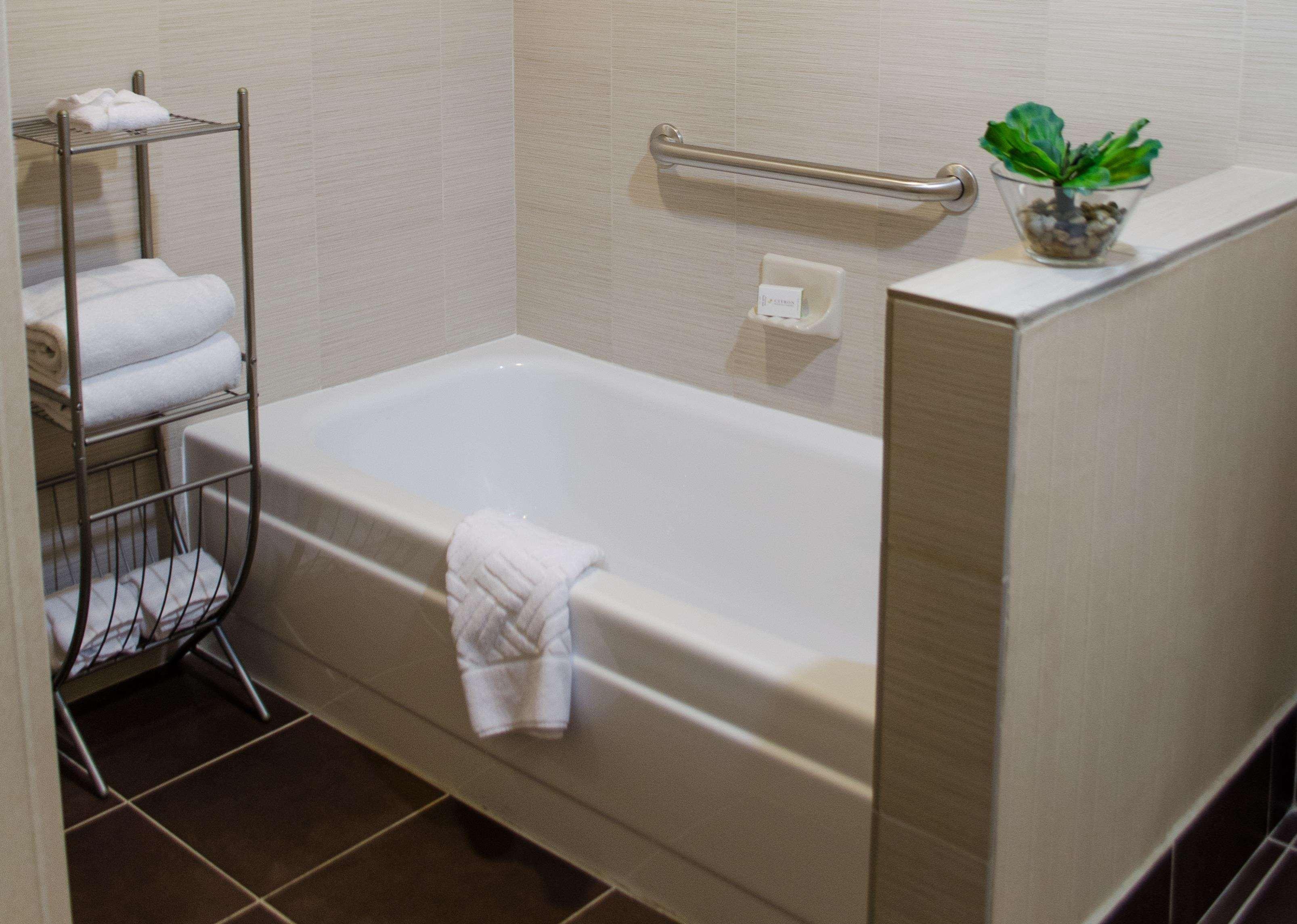 Hotel Doubletree By Hilton Airport