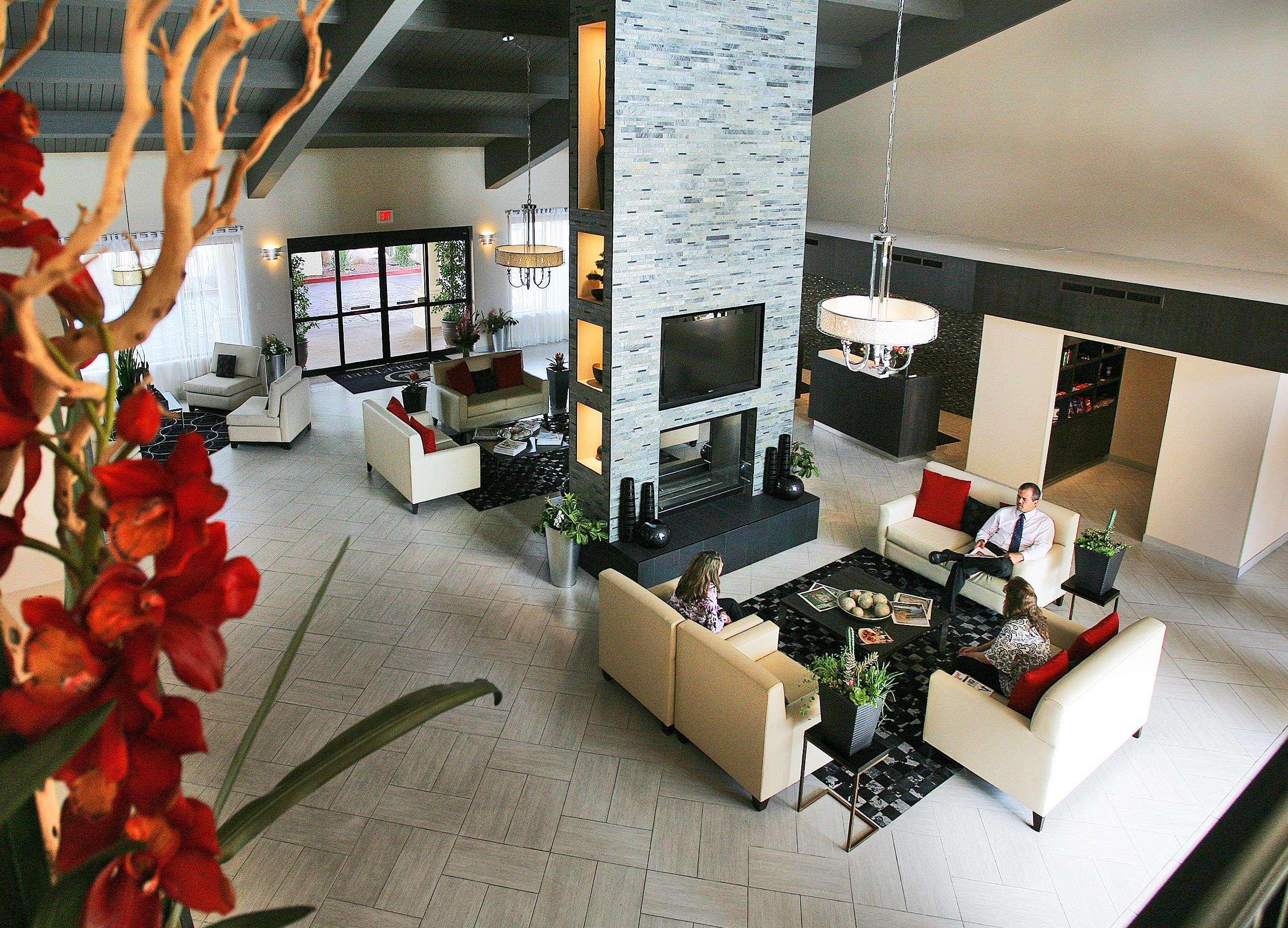 Doubletree By Hilton Airport Hotel 4*