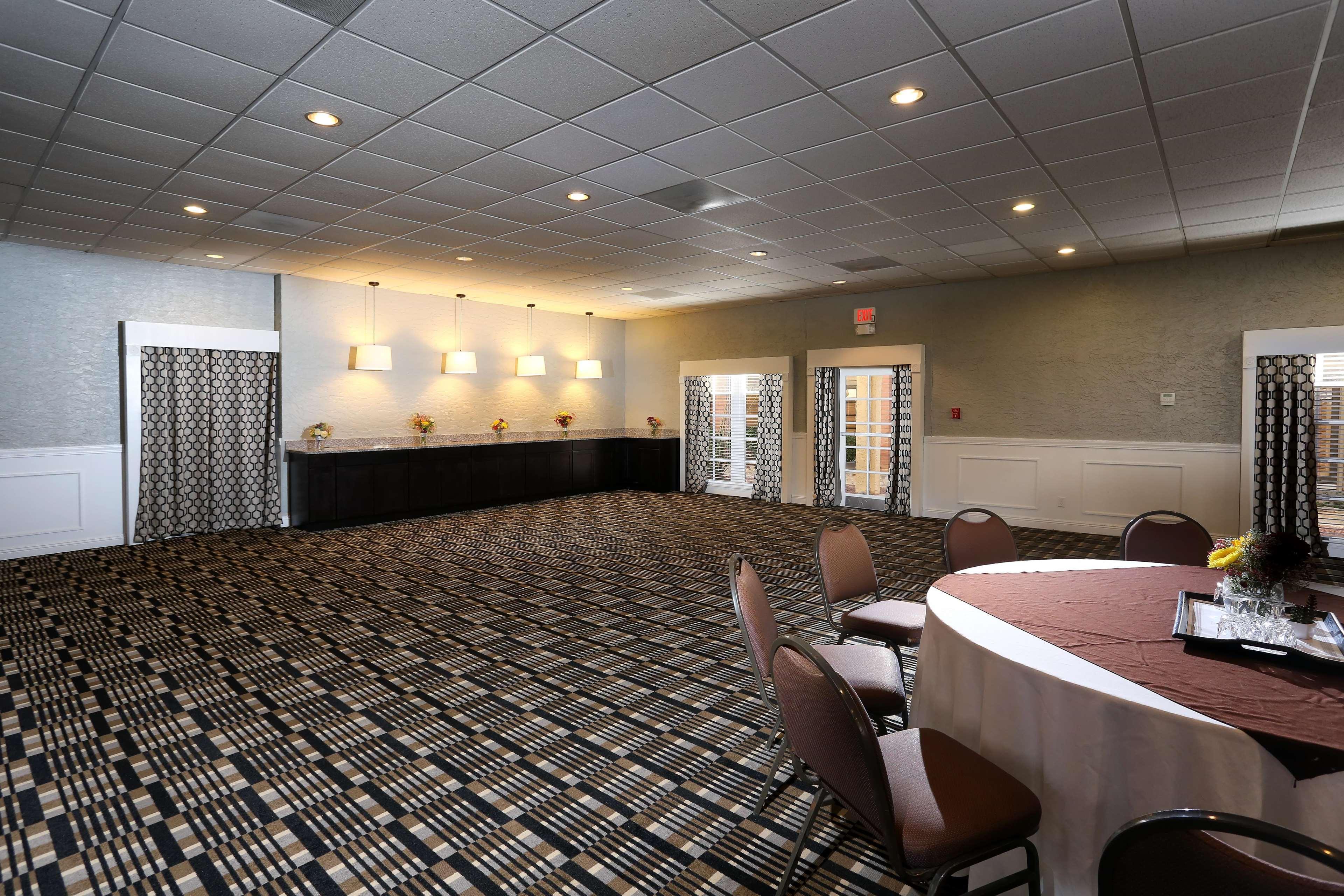 Doubletree By Hilton Airport Hotel