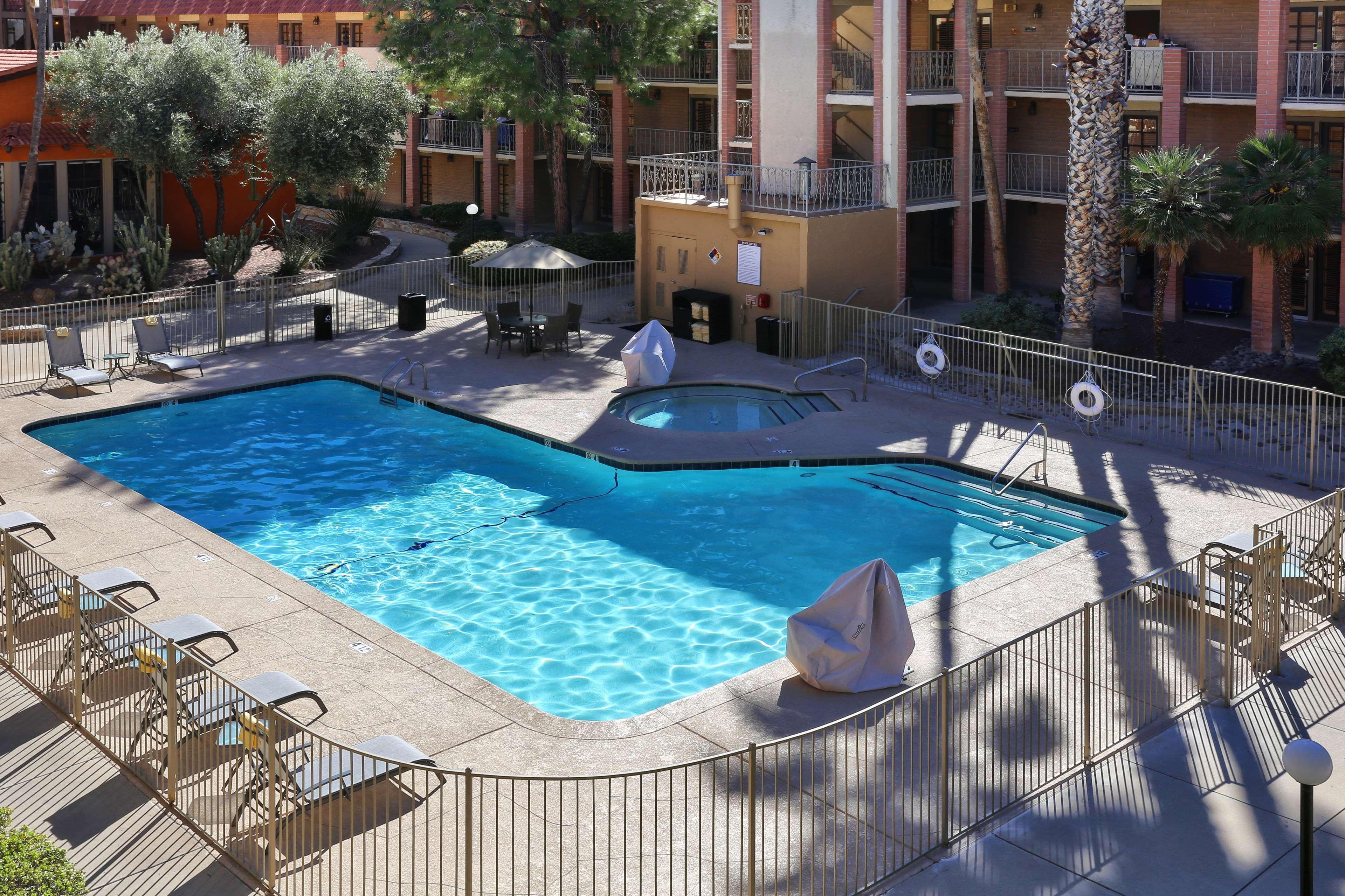 Hotel Doubletree By Hilton Airport 4*