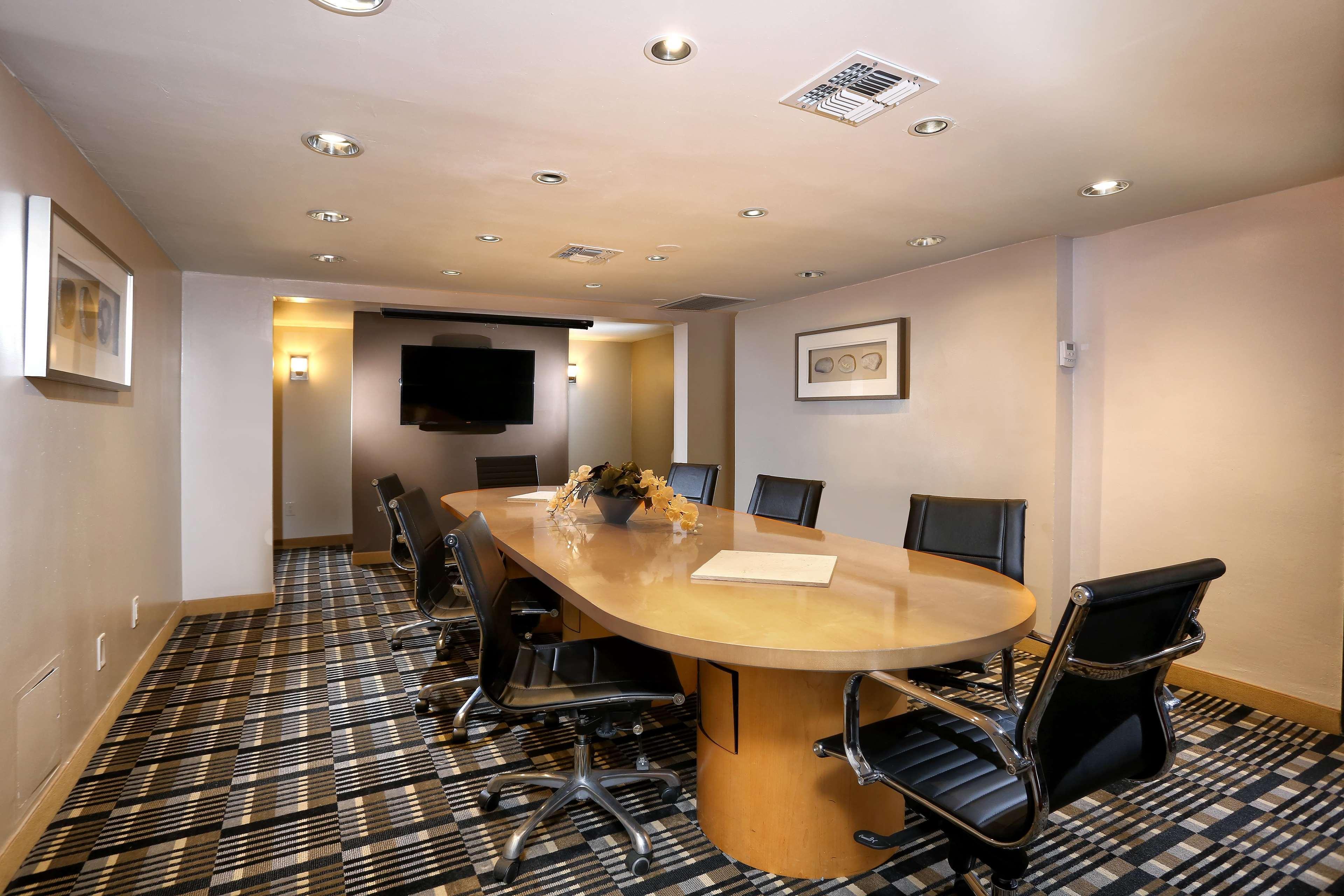 Doubletree By Hilton Airport Hotel Tucson