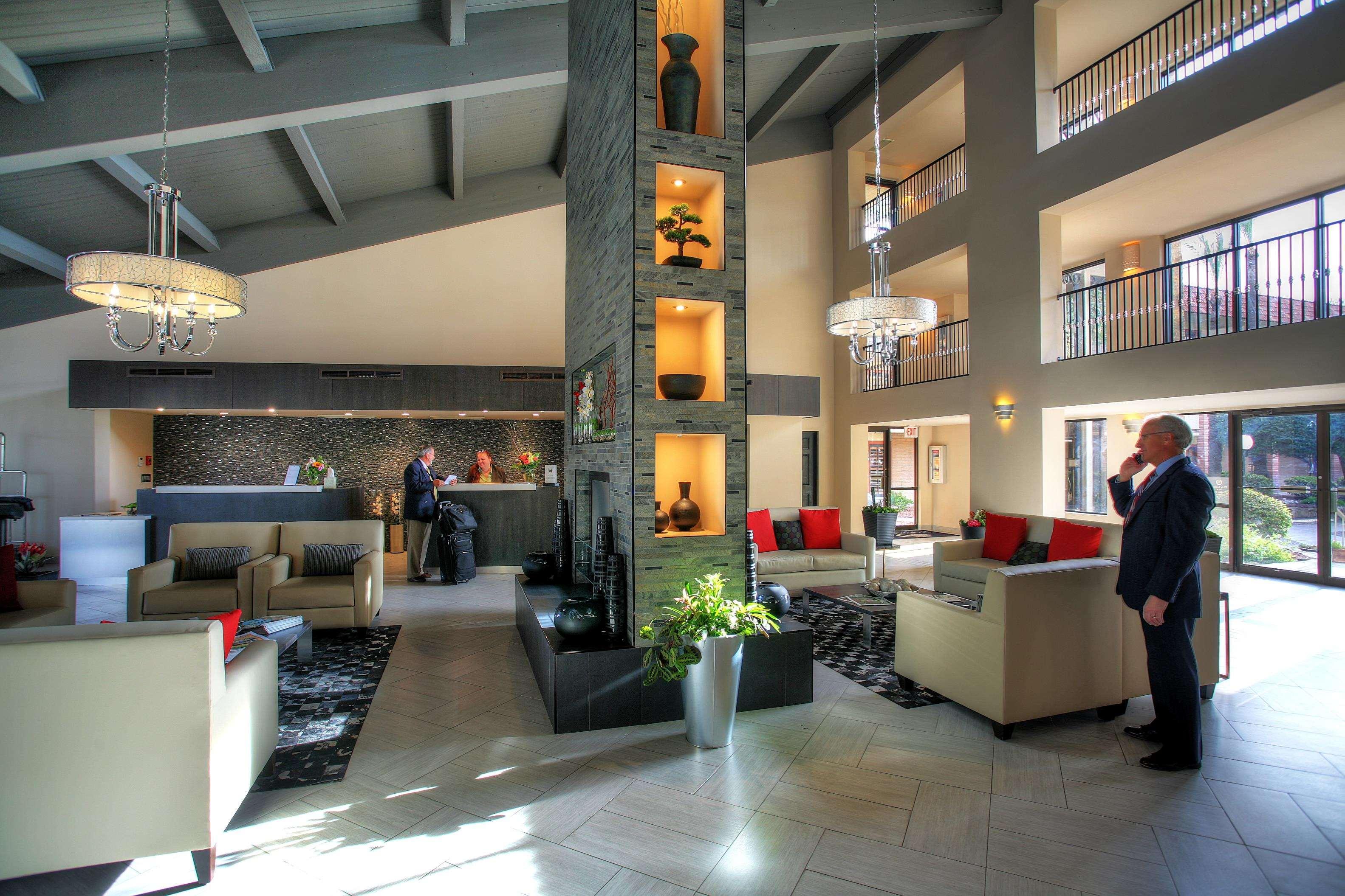 Hotel Doubletree By Hilton Airport