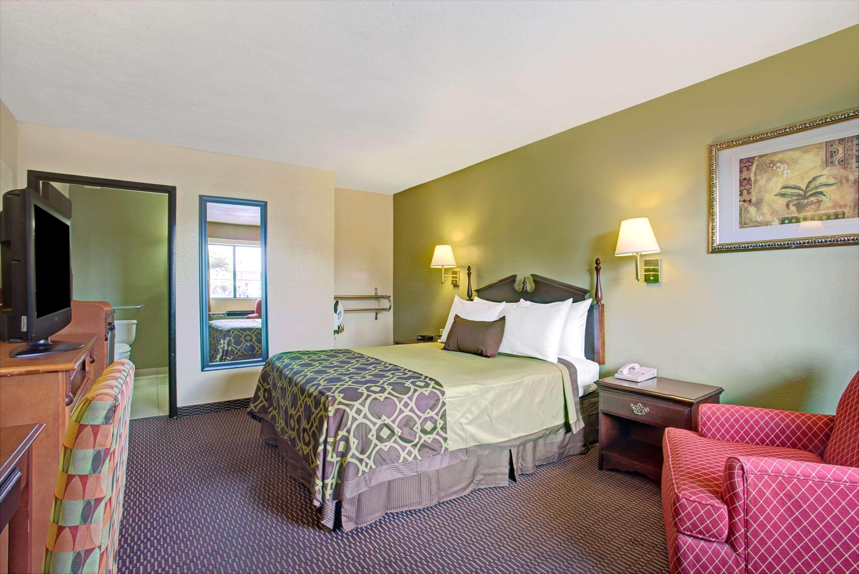 Travelodge By Wyndham Az Hotel