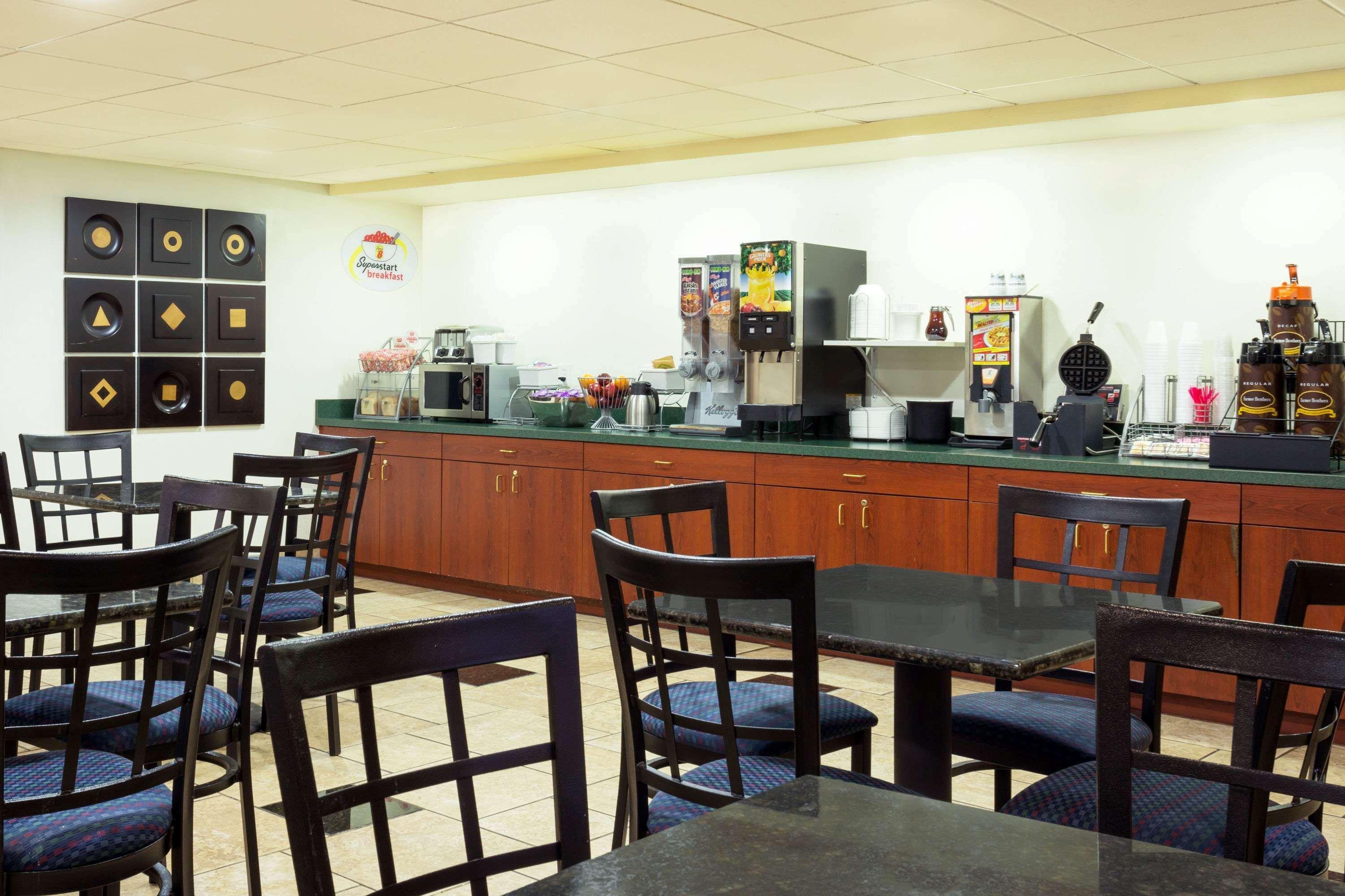 Super 8 By Wyndham Phoenix