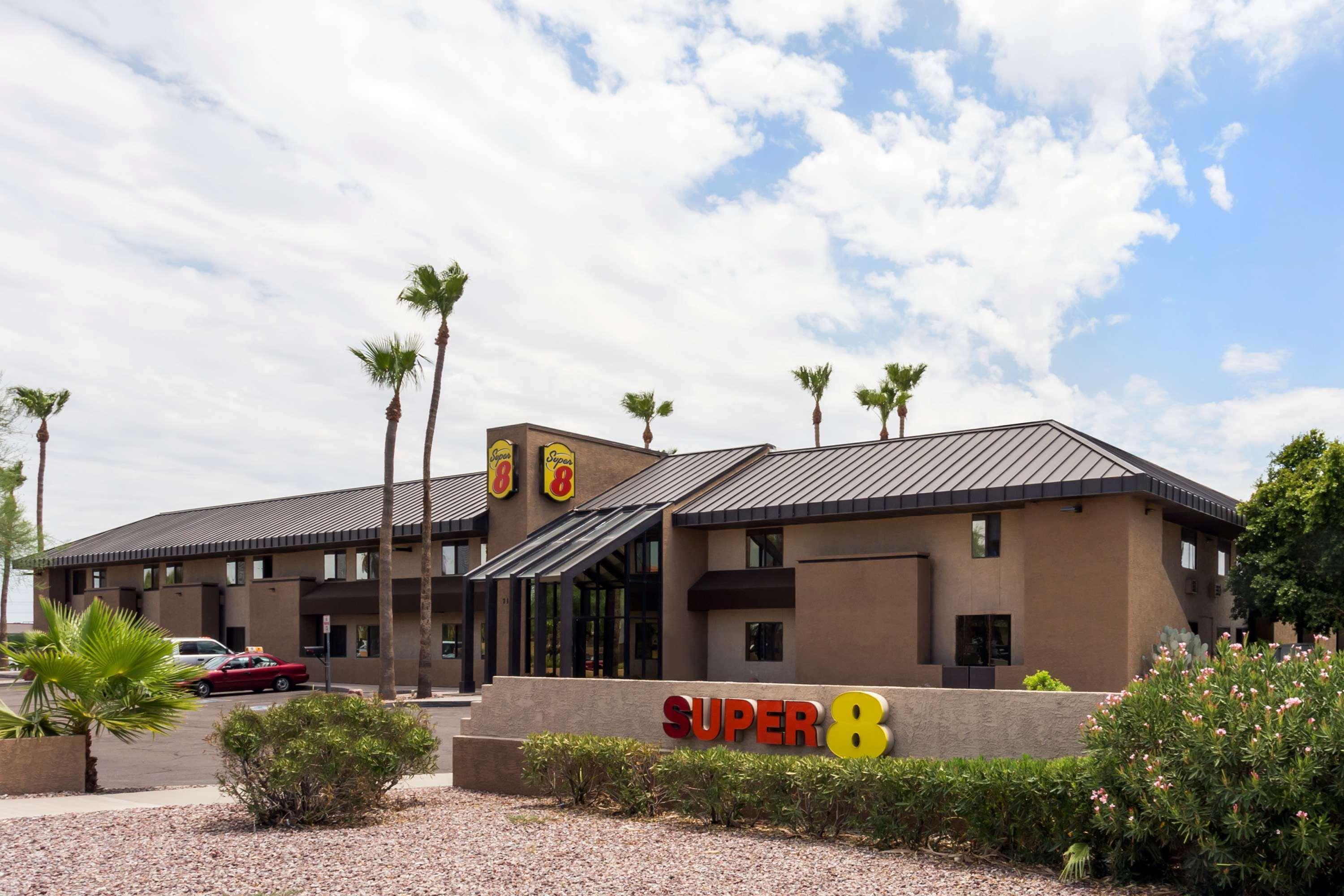 Super 8 By Wyndham Phoenix Hotel 2*
