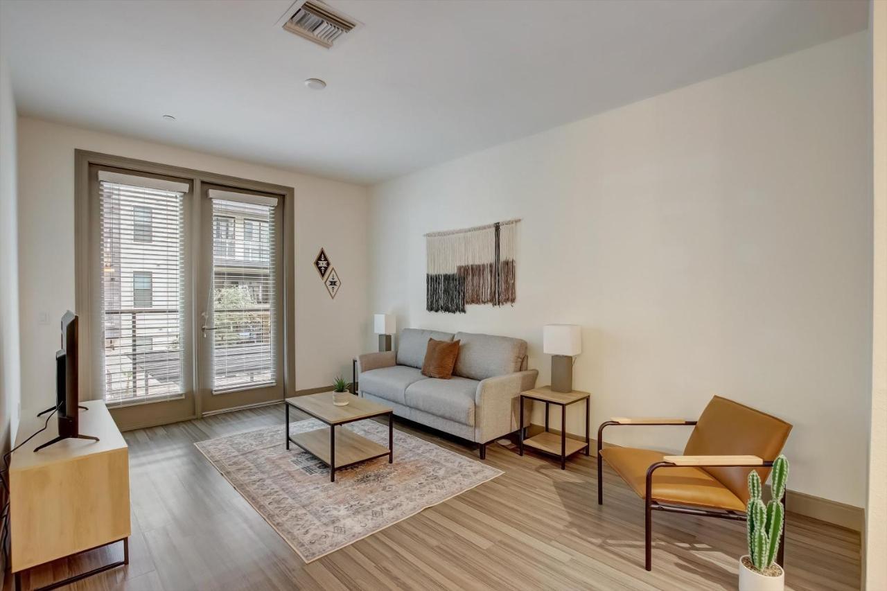 Apartment Frontdesk Vela At Town Apts