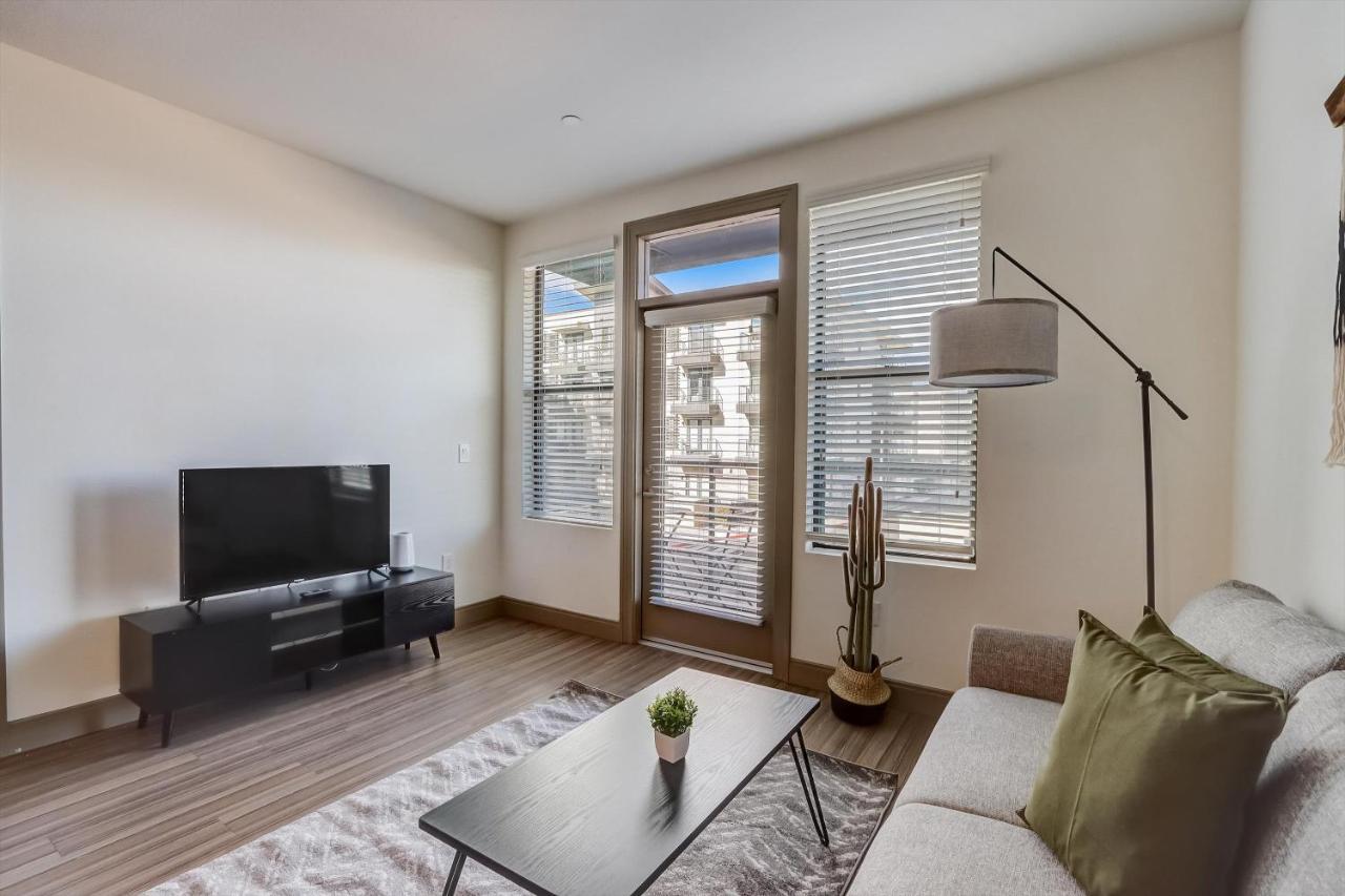Frontdesk Vela At Town Apts *