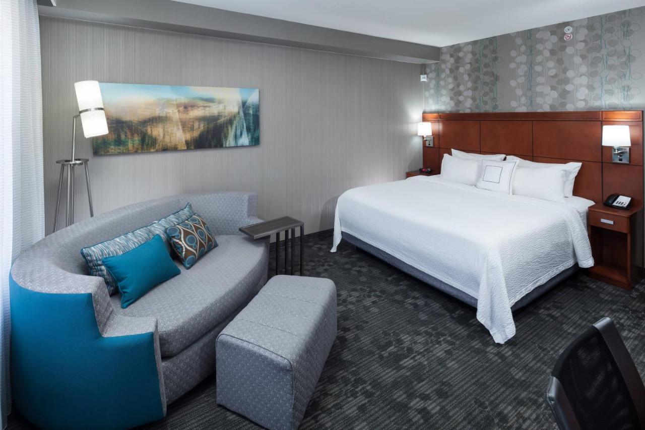 Courtyard Phoenix Chandler/fashion Center Hotel 3*