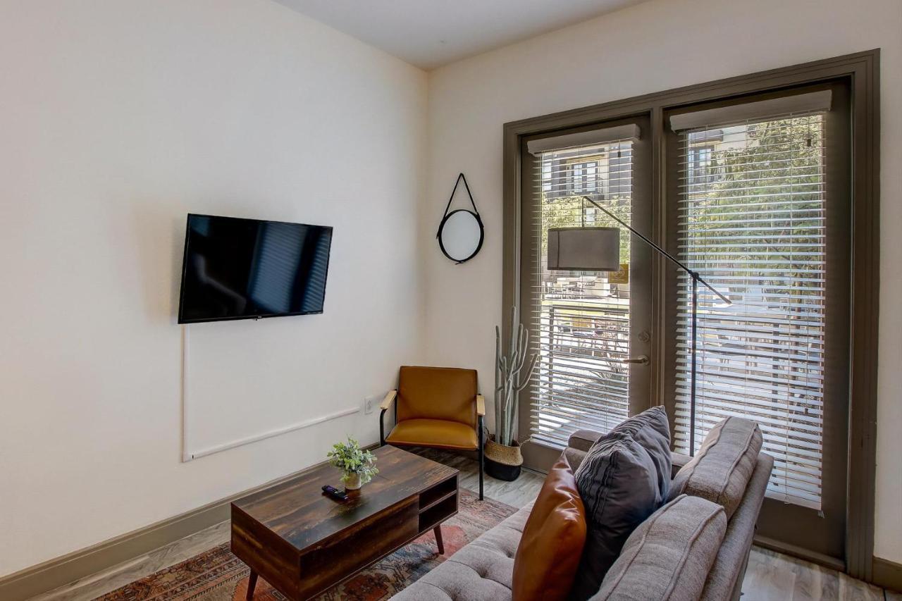 Frontdesk Vela At Town Apts Apartment