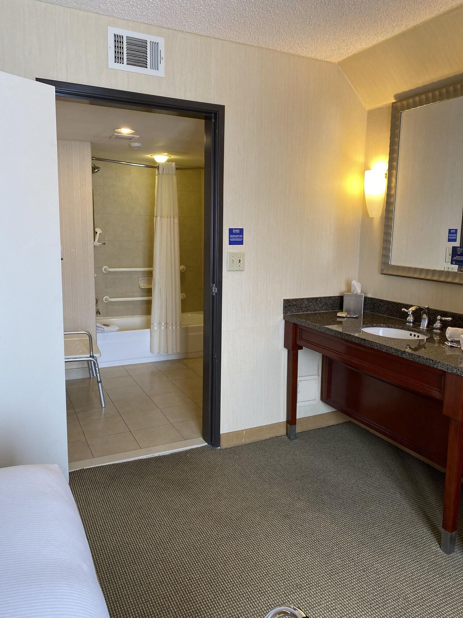 Doubletree By Hilton Airport 4*