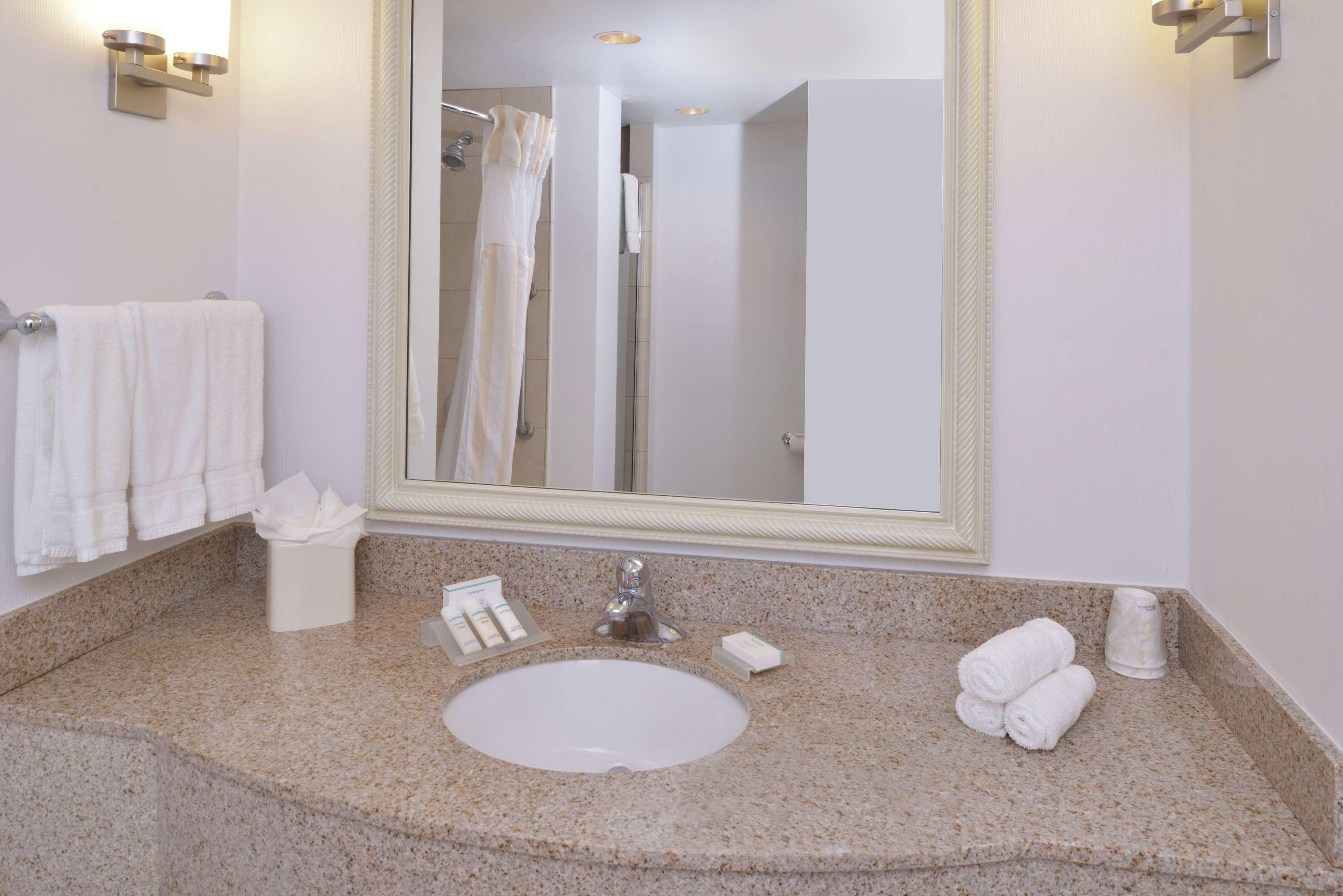 Hilton Garden Pivot Point 3*
