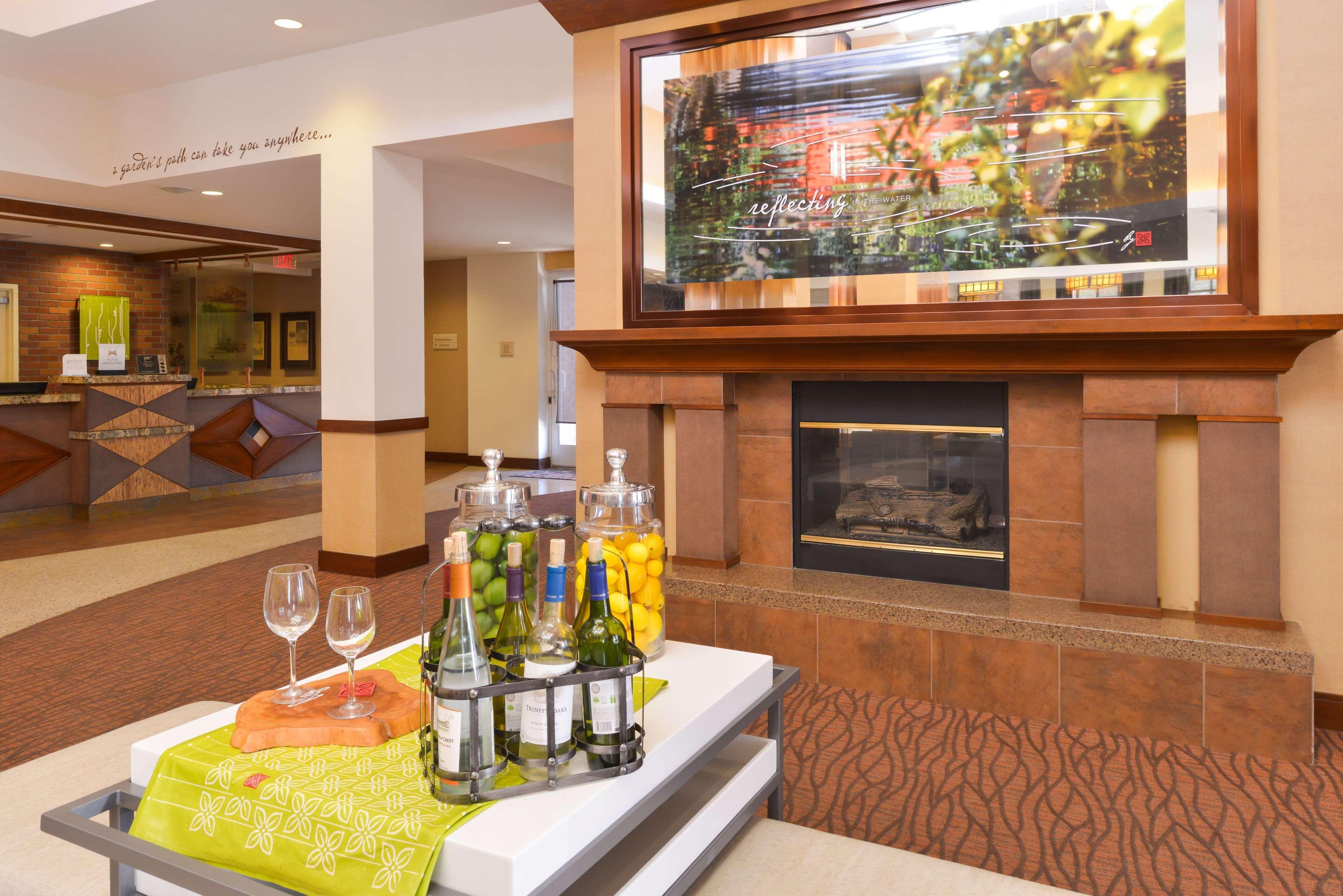 Hilton Garden Pivot Point 3*