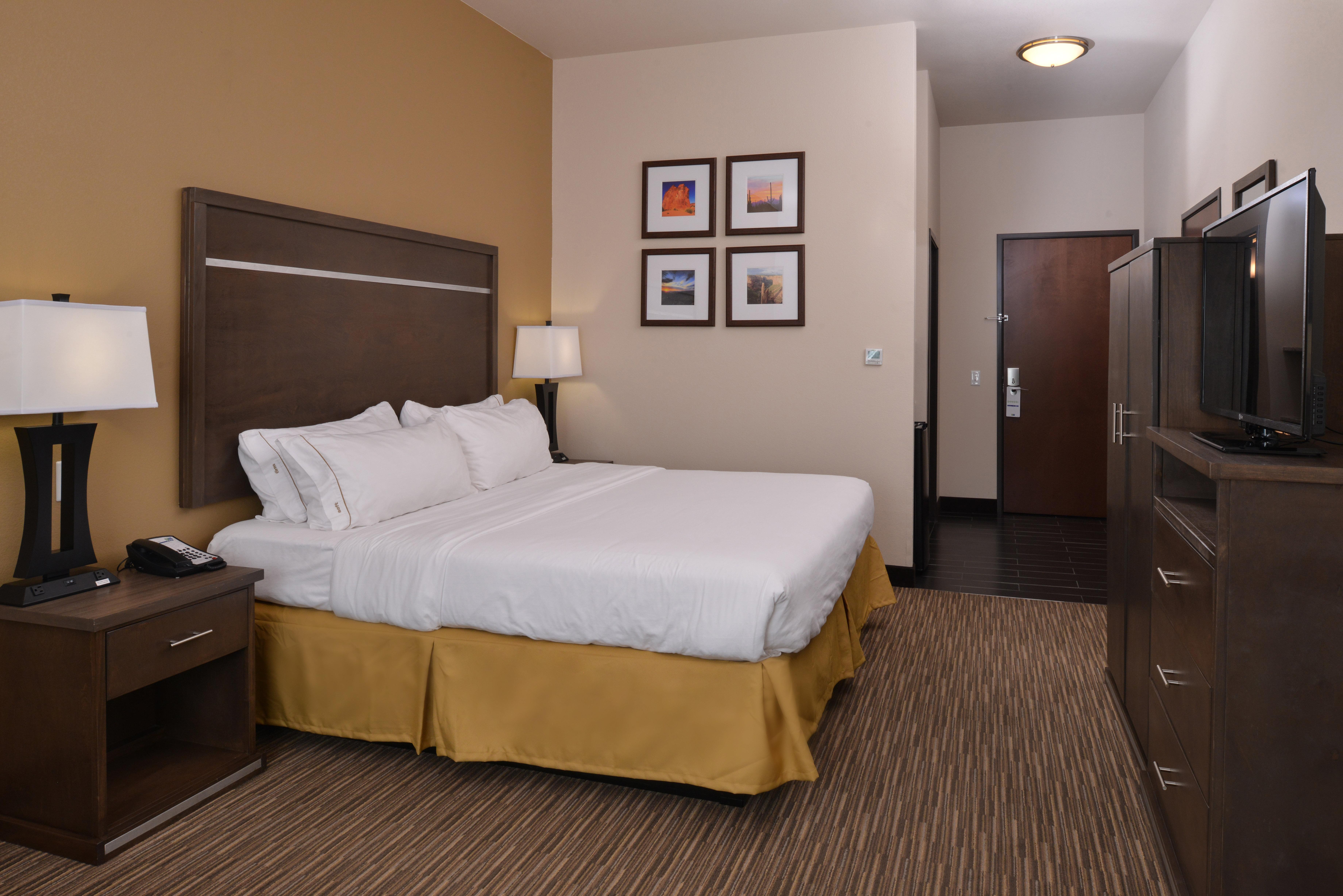 Express & By Ihg 3*