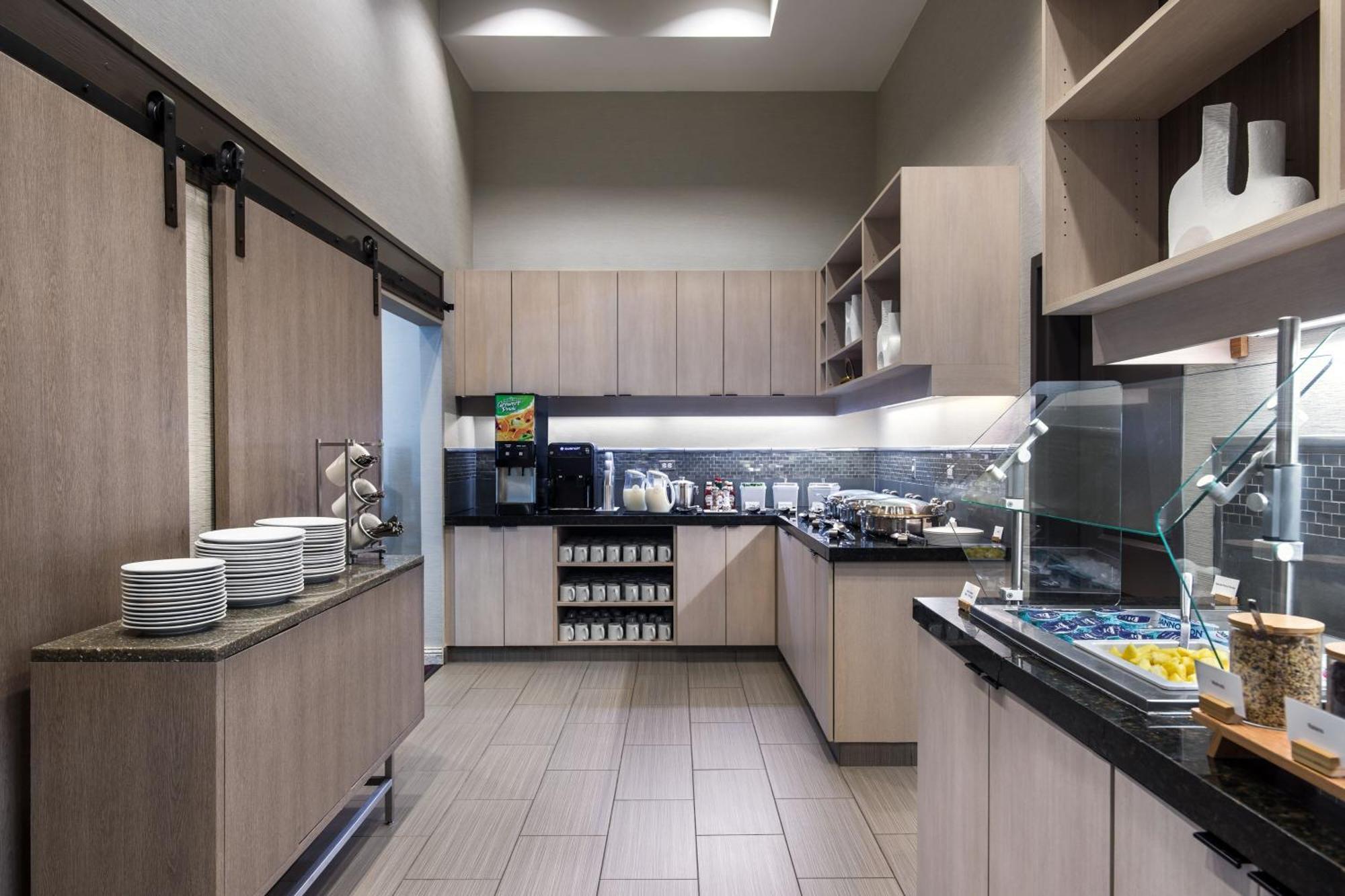 By Marriott Downtown/university 3*