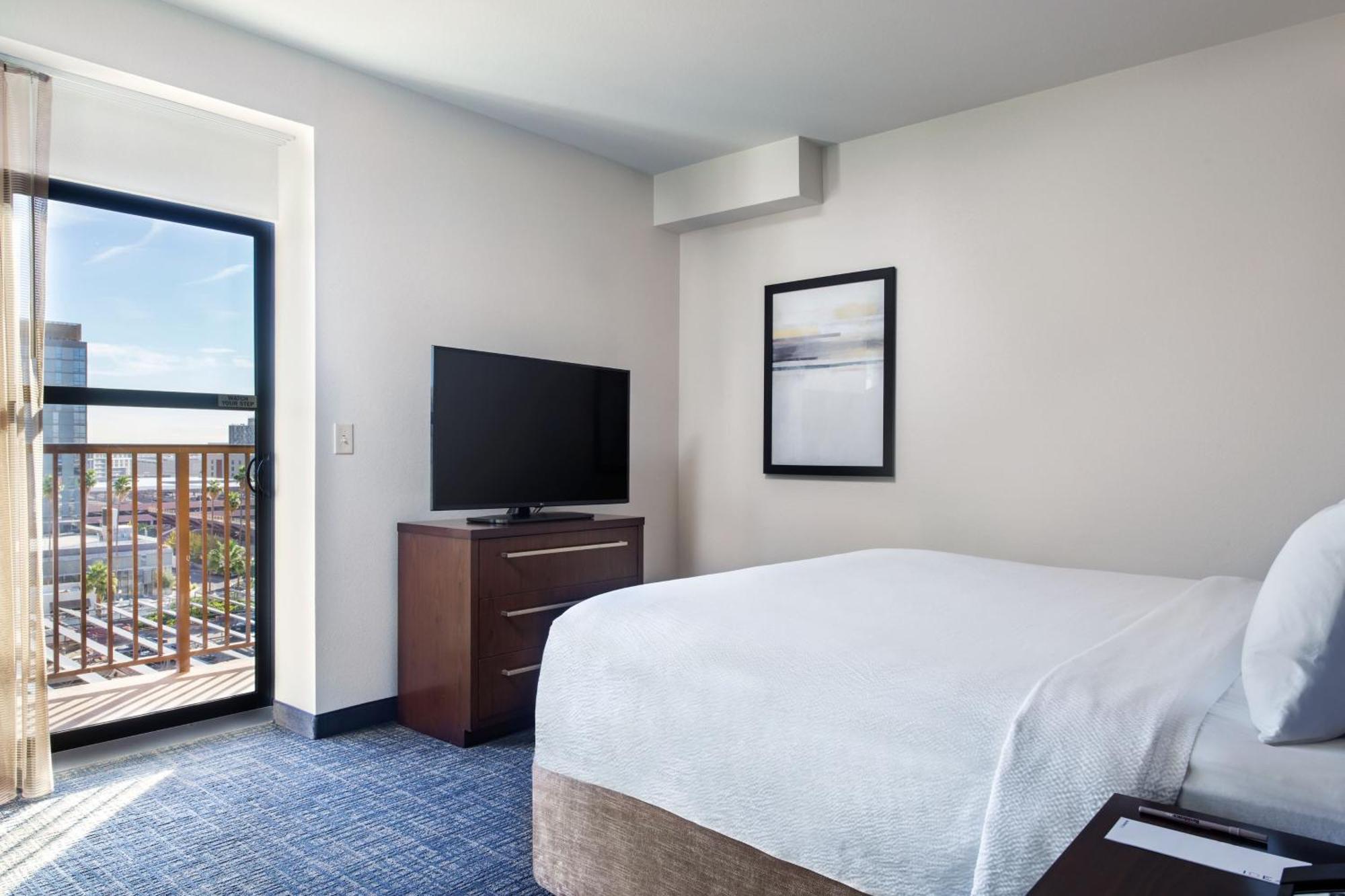By Marriott Downtown/university Hotel