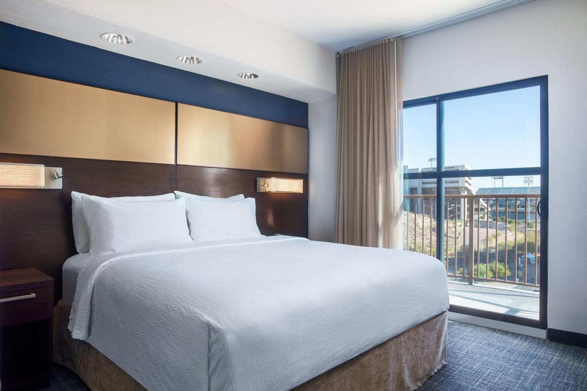 By Marriott Downtown/university Hotel 3*