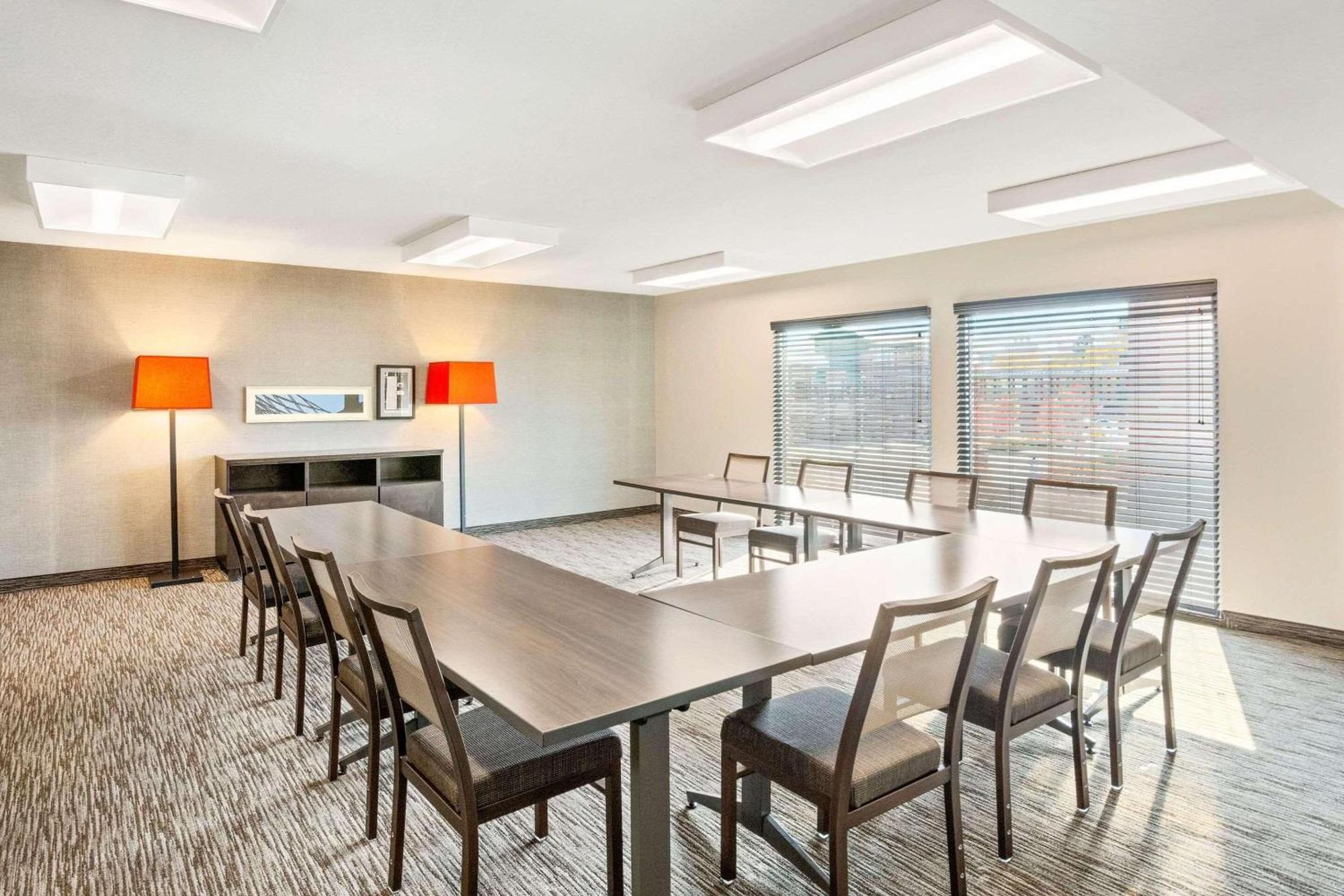 Hotel Country & By Radisson, Downtown, Az 3*